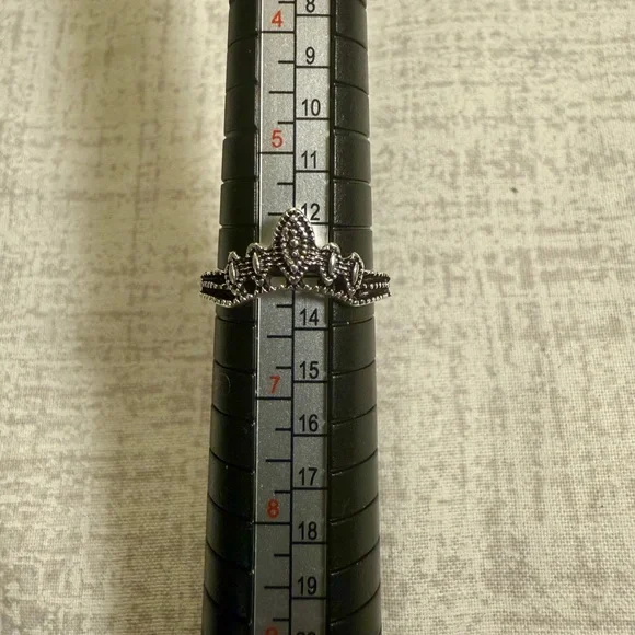 NWT Vintage-Inspired Crown Tiara Ring, Size 6 - Picture 4 of 4